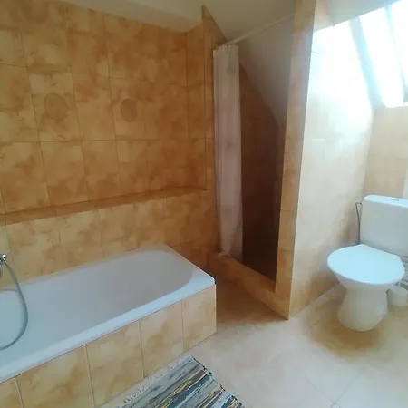 شقة Drevenica U Holtana *