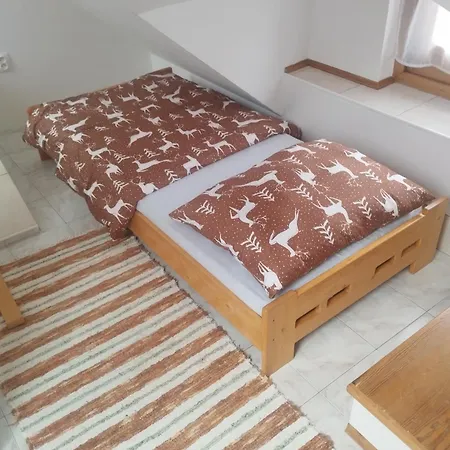 Drevenica U Holtana Oscadnica